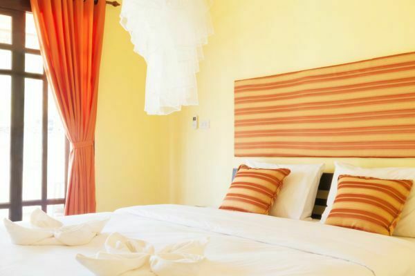 napsárga hálószobafal